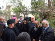  بالصور: وفد من مؤسسة الرابطة في زيارة لعائلة الشهيد معتز وشحة في قرية بير زيت